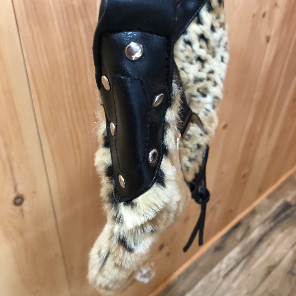 Chateau Women’s Leopard Print Purse. - Picture 8 of 12